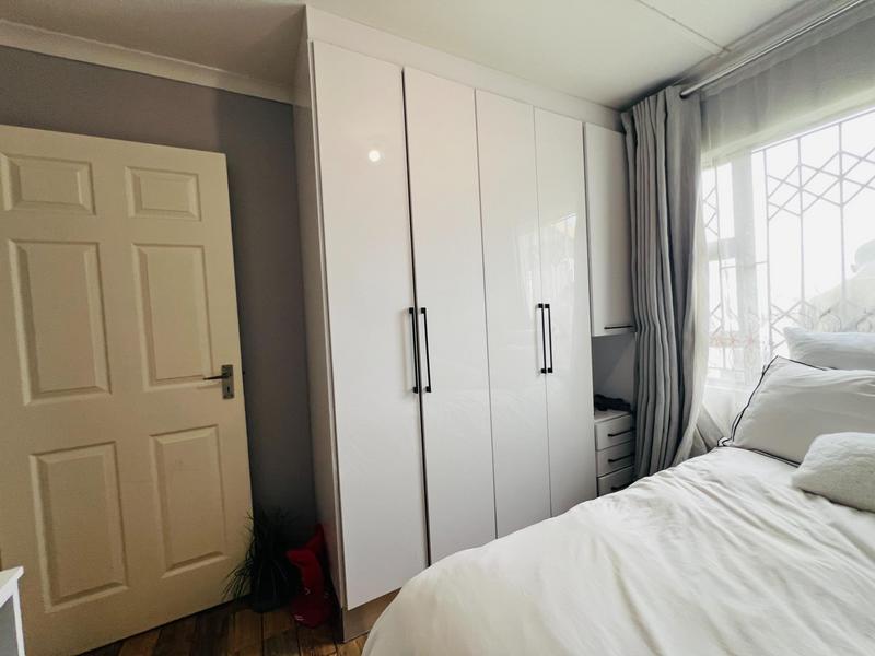 3 Bedroom Property for Sale in Umlazi KwaZulu-Natal