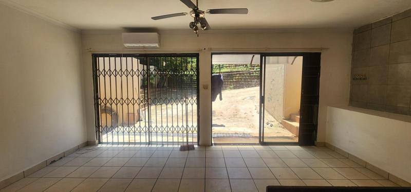 To Let 2 Bedroom Property for Rent in Umkomaas KwaZulu-Natal