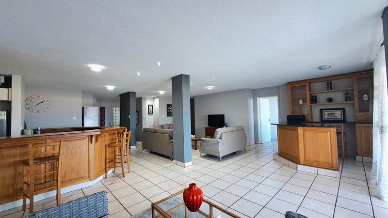 To Let 6 Bedroom Property for Rent in Margate KwaZulu-Natal