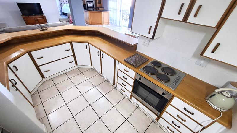 To Let 6 Bedroom Property for Rent in Margate KwaZulu-Natal