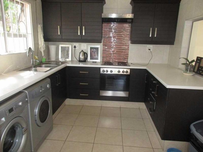 5 Bedroom Property for Sale in Uvongo KwaZulu-Natal