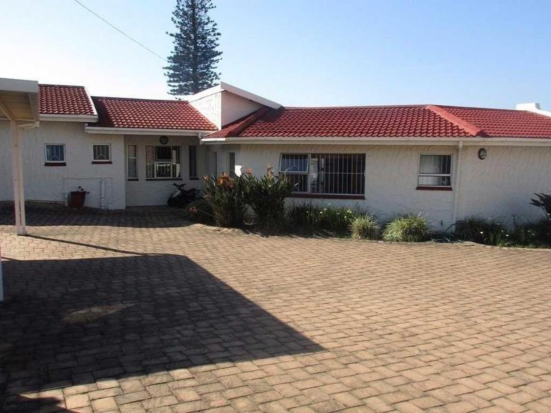 5 Bedroom Property for Sale in Uvongo KwaZulu-Natal