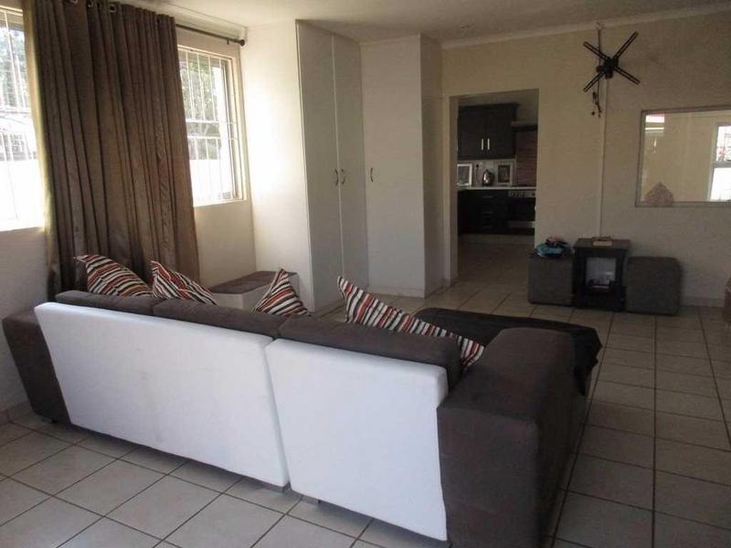 5 Bedroom Property for Sale in Uvongo KwaZulu-Natal