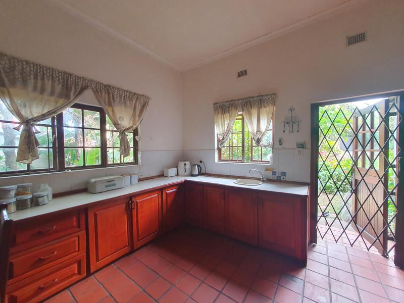 6 Bedroom Property for Sale in Umtentweni KwaZulu-Natal