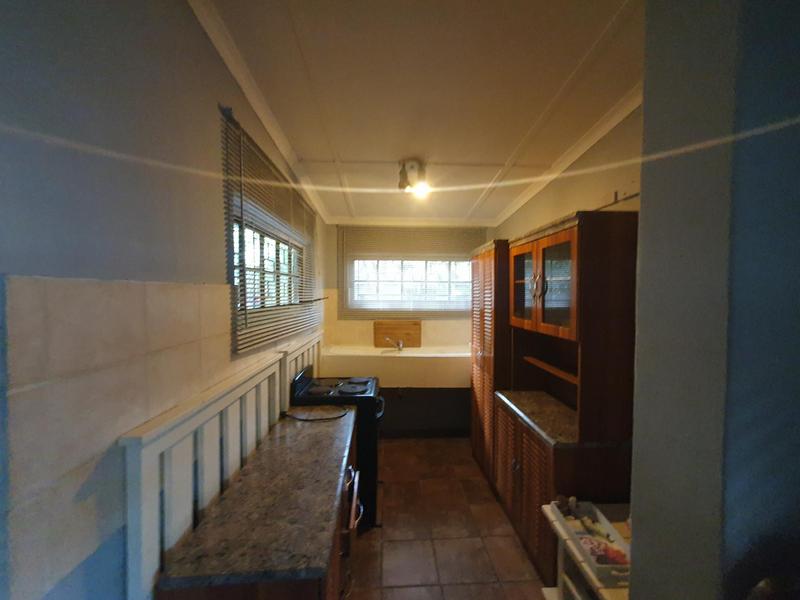 6 Bedroom Property for Sale in Umtentweni KwaZulu-Natal