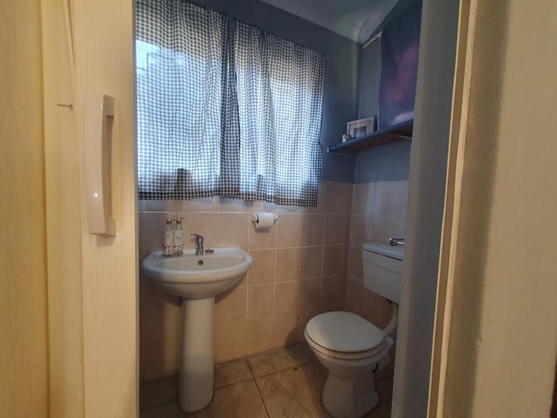 6 Bedroom Property for Sale in Umtentweni KwaZulu-Natal