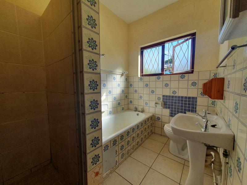 2 Bedroom Property for Sale in Umtentweni KwaZulu-Natal