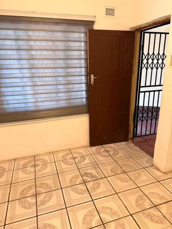 To Let 1 Bedroom Property for Rent in Umlazi KwaZulu-Natal