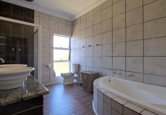 5 Bedroom Property for Sale in St Michaels On Sea KwaZulu-Natal