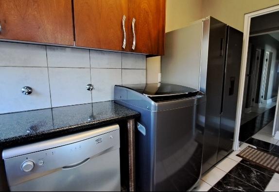 5 Bedroom Property for Sale in St Michaels On Sea KwaZulu-Natal