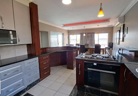 5 Bedroom Property for Sale in St Michaels On Sea KwaZulu-Natal