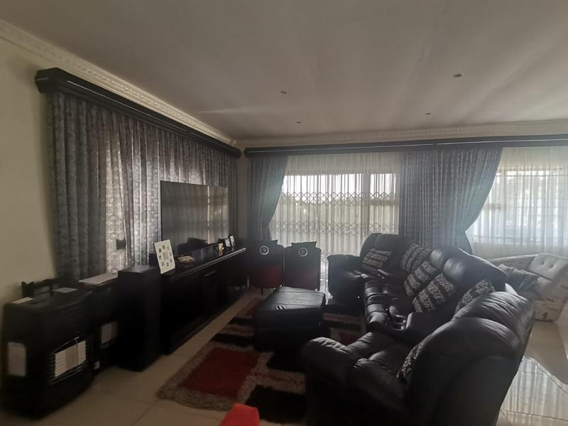 3 Bedroom Property for Sale in Uvongo KwaZulu-Natal