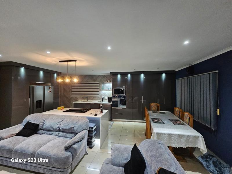 3 Bedroom Property for Sale in Centenary Park KwaZulu-Natal