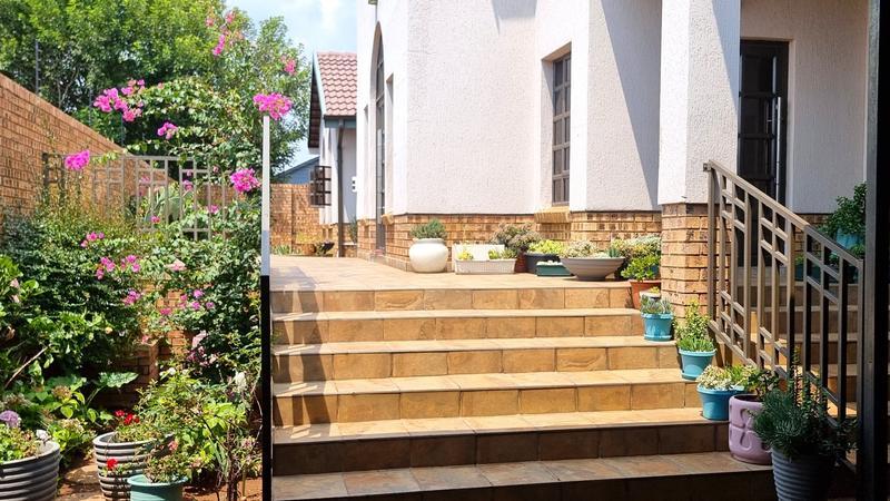 4 Bedroom Property for Sale in Ballitoville KwaZulu-Natal