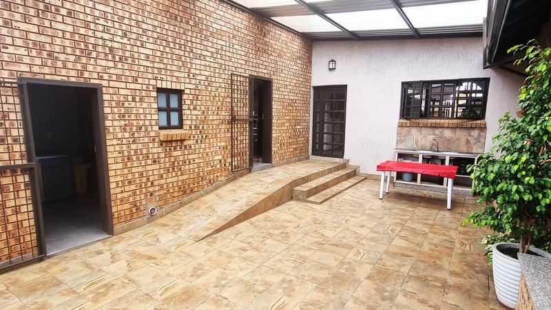 4 Bedroom Property for Sale in Ballitoville KwaZulu-Natal