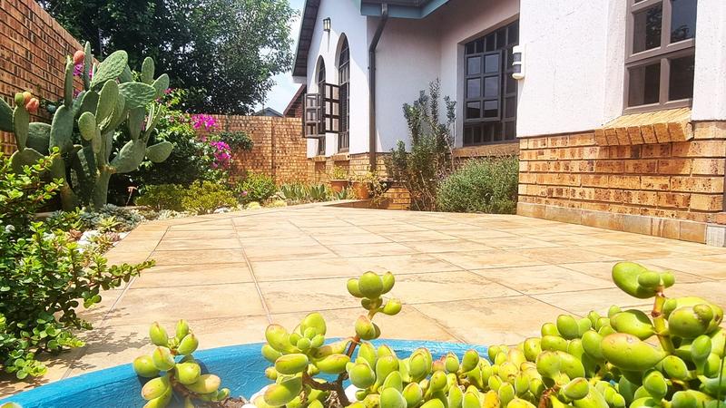 4 Bedroom Property for Sale in Ballitoville KwaZulu-Natal