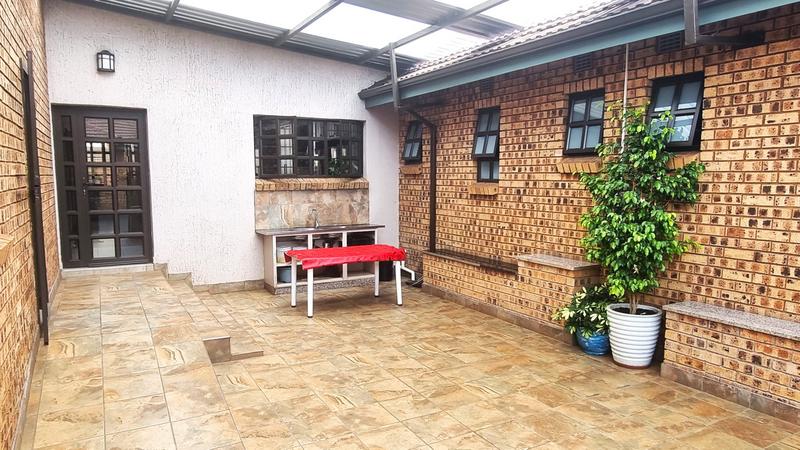 4 Bedroom Property for Sale in Ballitoville KwaZulu-Natal