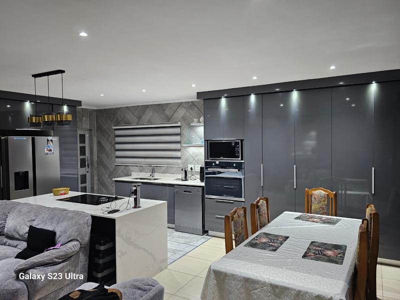 3 Bedroom Property for Sale in Centenary Park KwaZulu-Natal