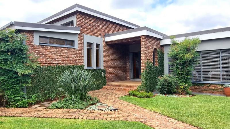5 Bedroom Property for Sale in Ballito Central KwaZulu-Natal