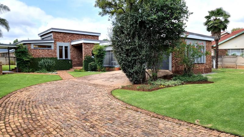 5 Bedroom Property for Sale in Ballito Central KwaZulu-Natal