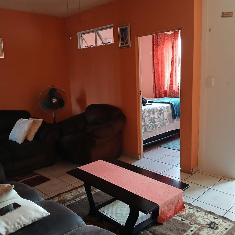 1 Bedroom Property for Sale in Montclair KwaZulu-Natal