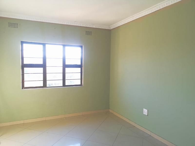 To Let 3 Bedroom Property for Rent in Umlazi KwaZulu-Natal