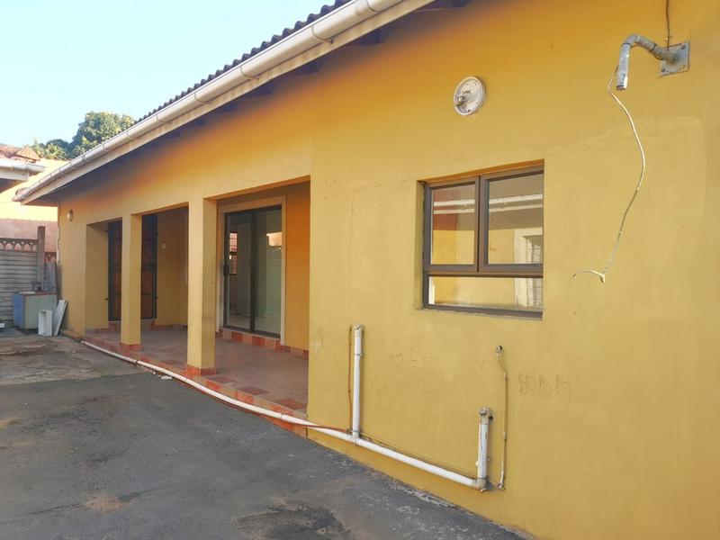 To Let 3 Bedroom Property for Rent in Umlazi KwaZulu-Natal
