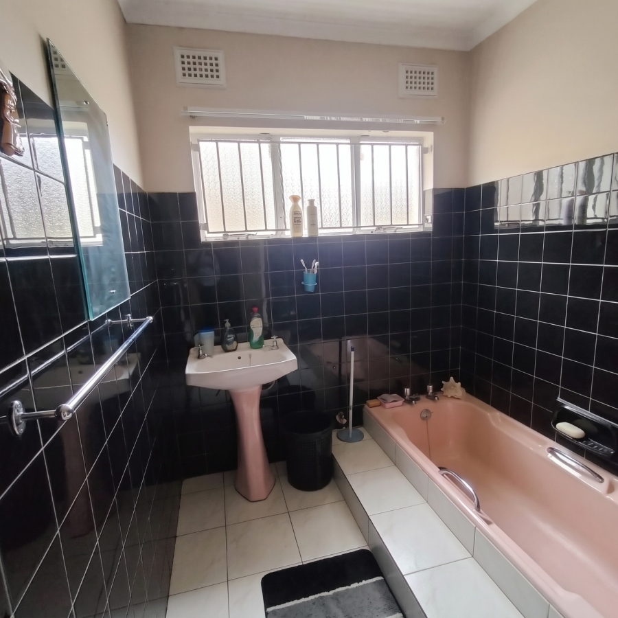5 Bedroom Property for Sale in Cowies Hill Park KwaZulu-Natal