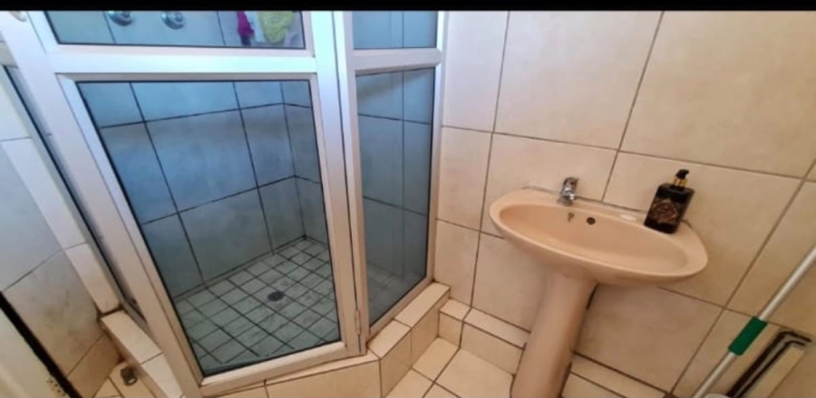 To Let 2 Bedroom Property for Rent in Overport KwaZulu-Natal