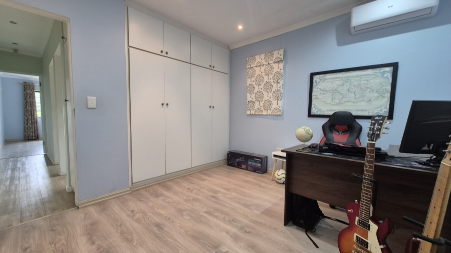 3 Bedroom Property for Sale in Dawncliffe KwaZulu-Natal