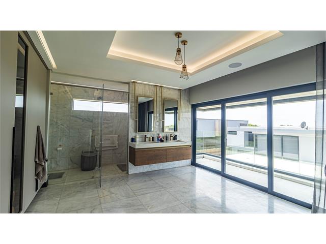 5 Bedroom Property for Sale in Umhlanga Ridgeside KwaZulu-Natal