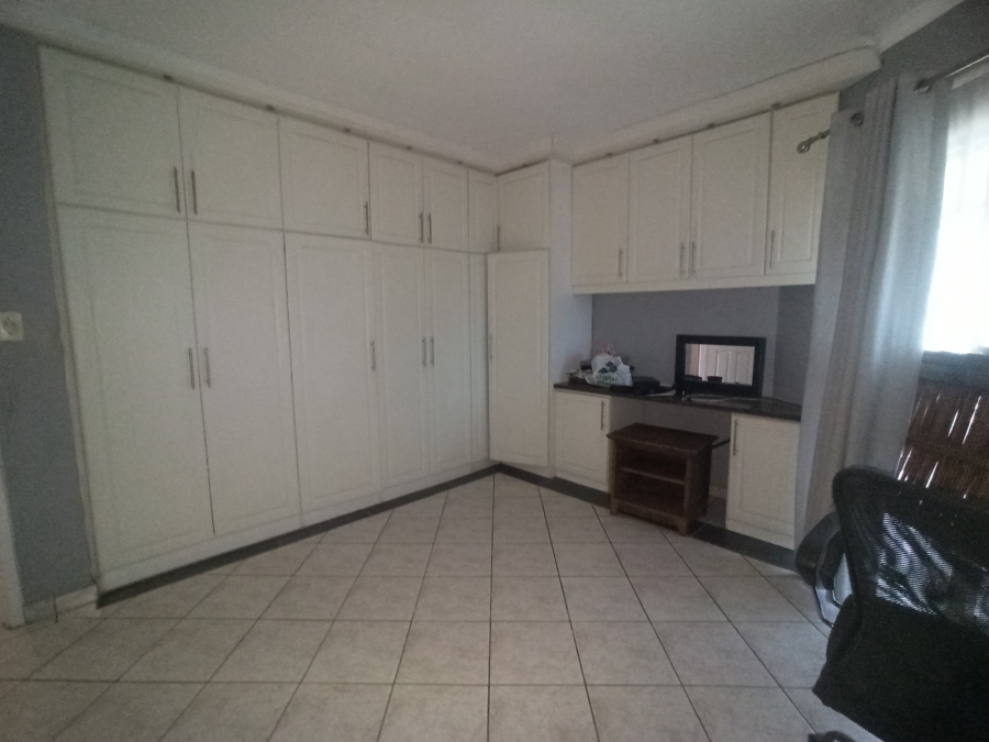 8 Bedroom Property for Sale in Isipingo Hills KwaZulu-Natal