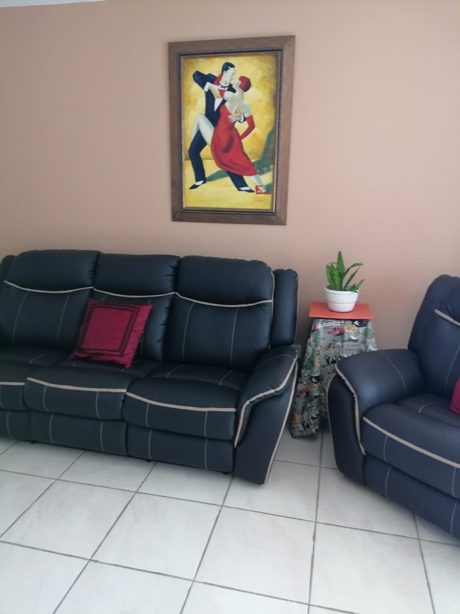 2 Bedroom Property for Sale in Amanzimtoti KwaZulu-Natal