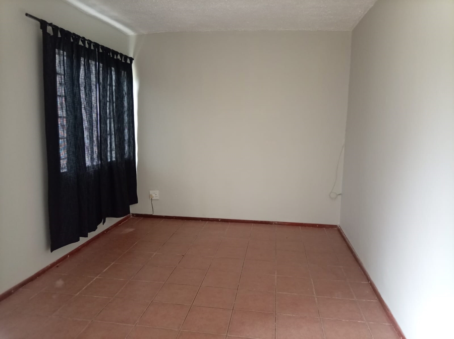 2 Bedroom Property for Sale in Northcroft KwaZulu-Natal