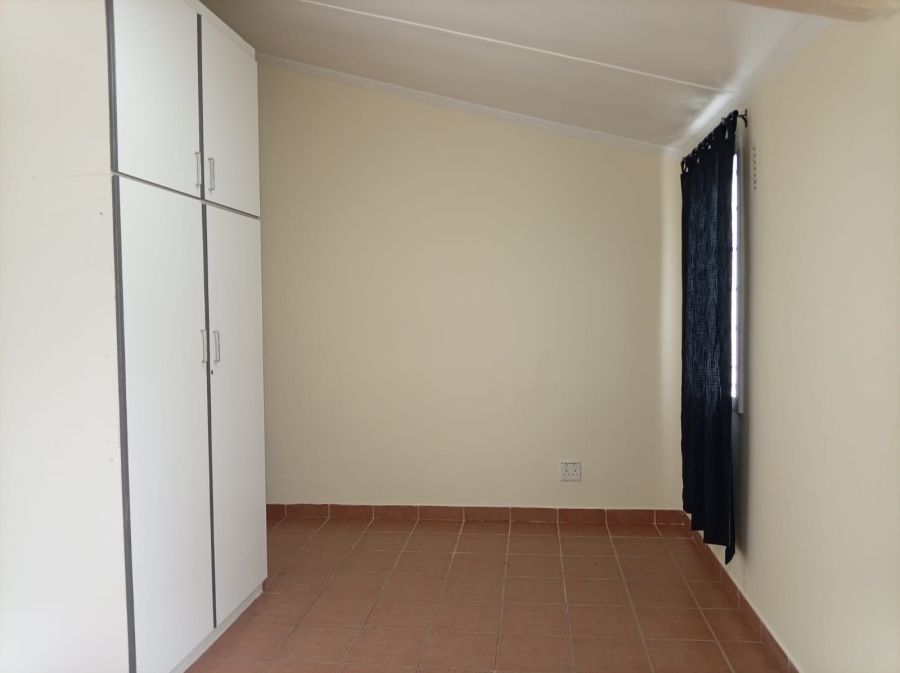 2 Bedroom Property for Sale in Northcroft KwaZulu-Natal