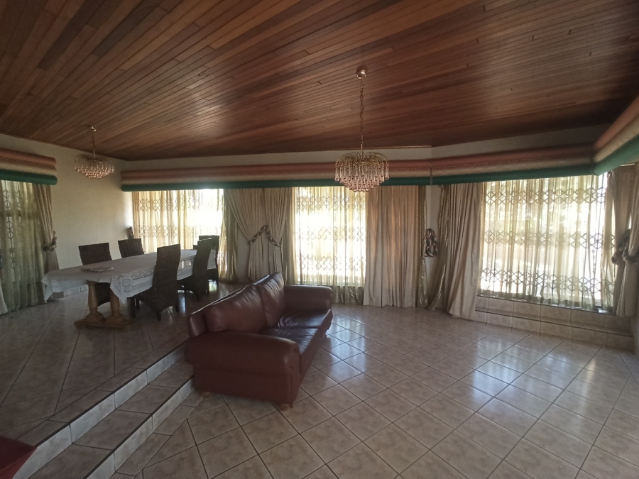 8 Bedroom Property for Sale in Isipingo Hills KwaZulu-Natal
