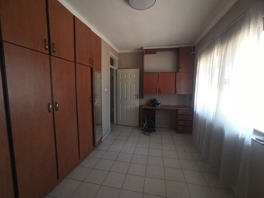 8 Bedroom Property for Sale in Isipingo Hills KwaZulu-Natal