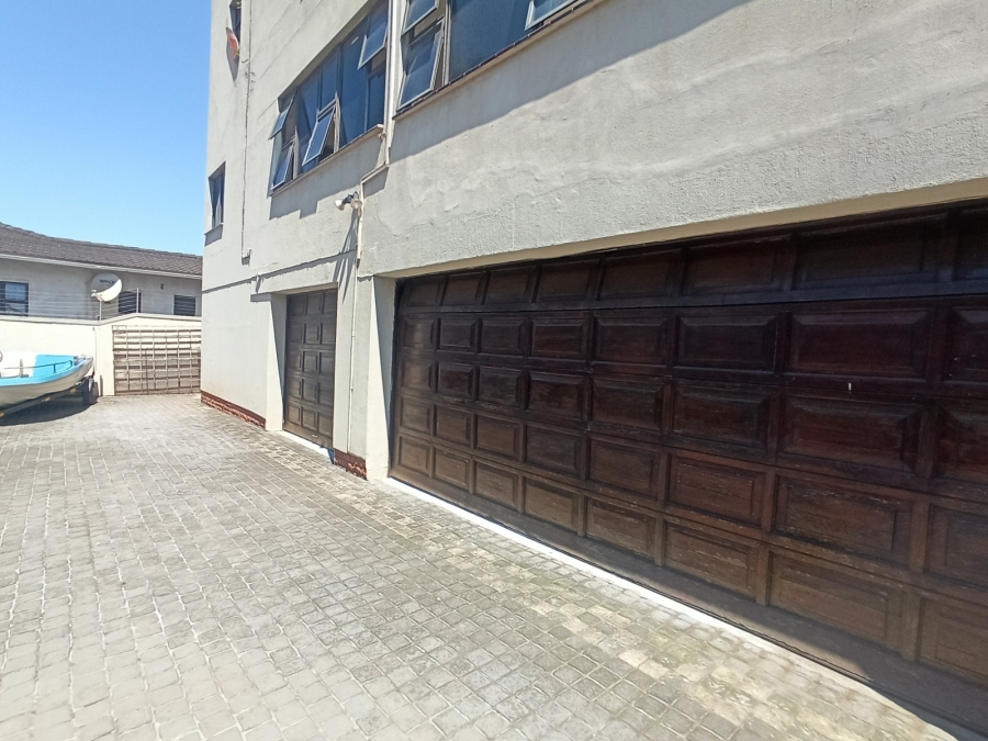 8 Bedroom Property for Sale in Isipingo Hills KwaZulu-Natal