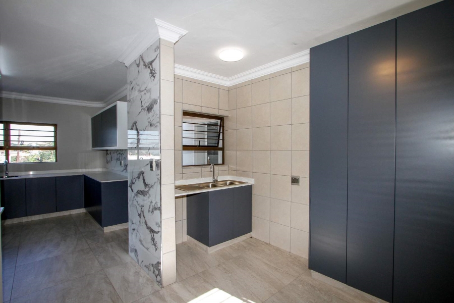 6 Bedroom Property for Sale in La Lucia KwaZulu-Natal