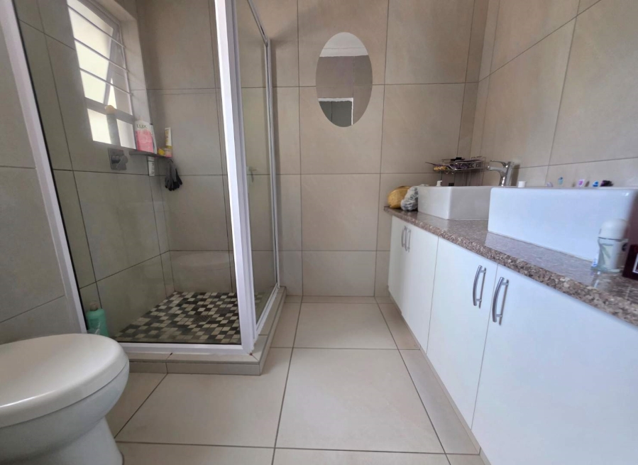 To Let 3 Bedroom Property for Rent in Kloof KwaZulu-Natal