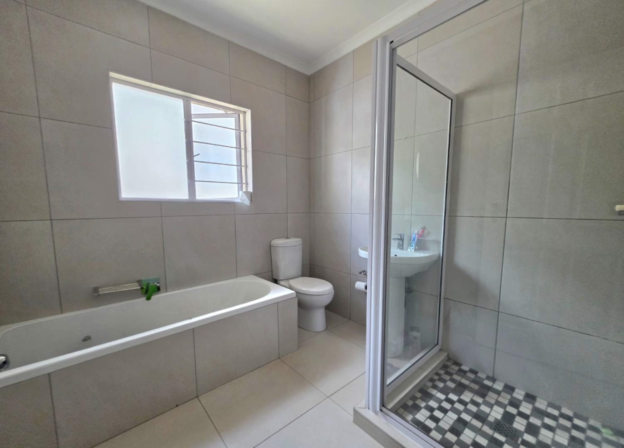 To Let 3 Bedroom Property for Rent in Kloof KwaZulu-Natal