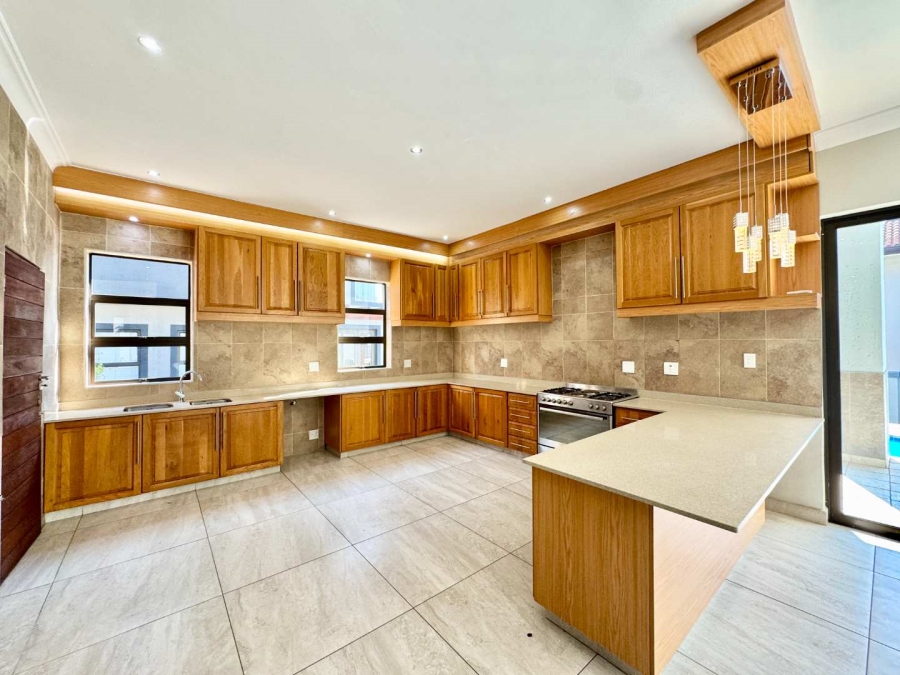 To Let 5 Bedroom Property for Rent in Izinga Ridge KwaZulu-Natal