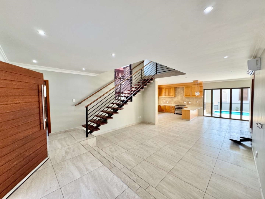 To Let 5 Bedroom Property for Rent in Izinga Ridge KwaZulu-Natal