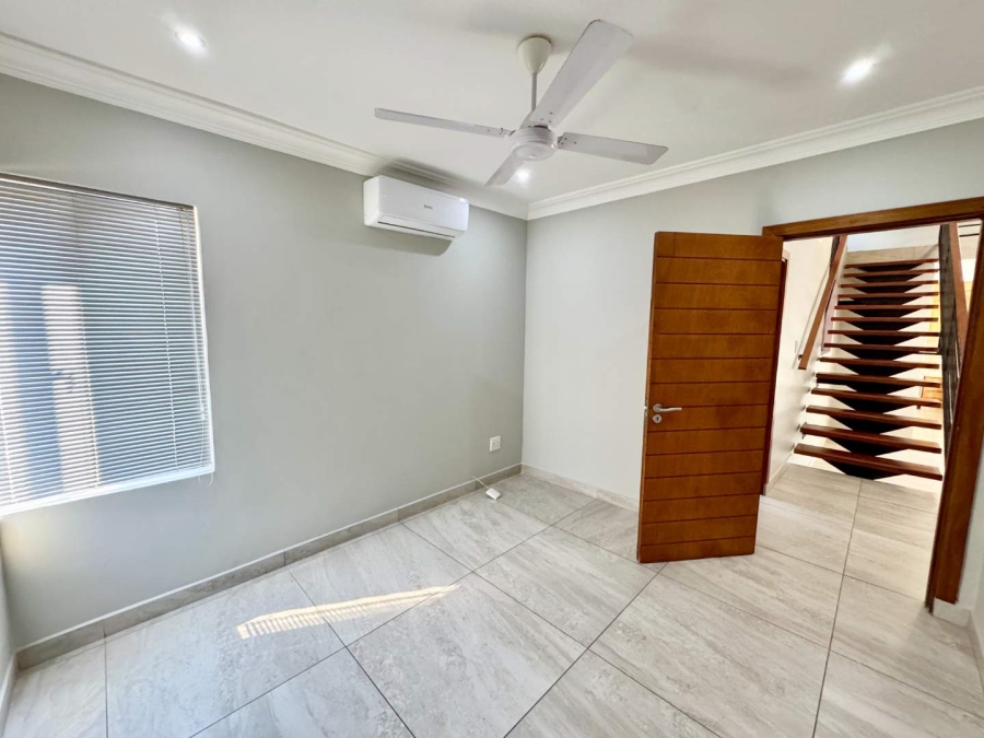 To Let 5 Bedroom Property for Rent in Izinga Ridge KwaZulu-Natal