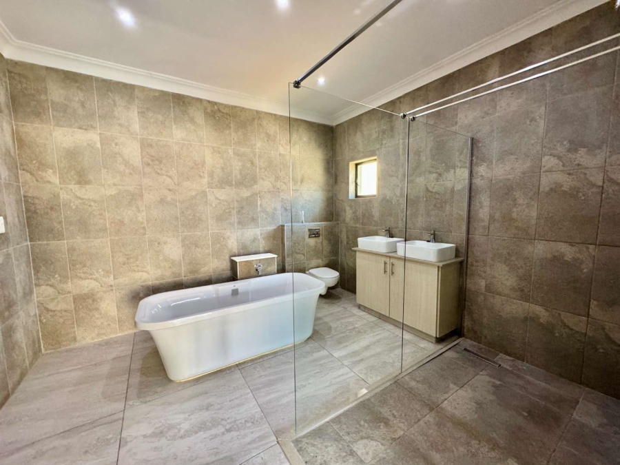 To Let 5 Bedroom Property for Rent in Izinga Ridge KwaZulu-Natal