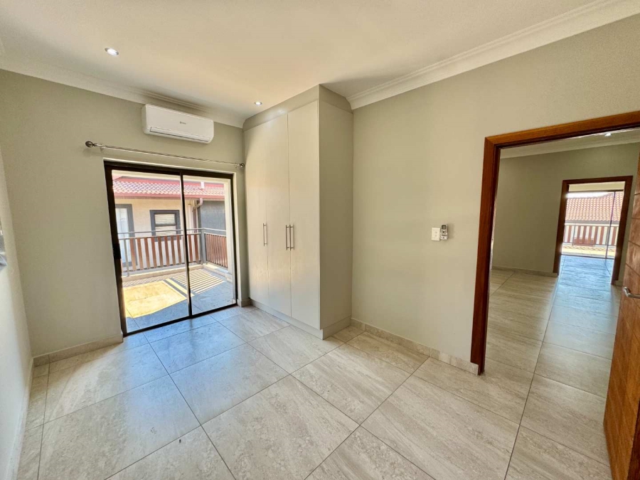 To Let 5 Bedroom Property for Rent in Izinga Ridge KwaZulu-Natal