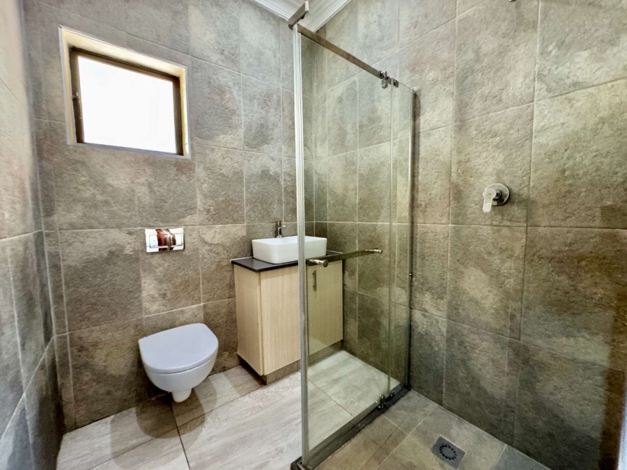 To Let 5 Bedroom Property for Rent in Izinga Ridge KwaZulu-Natal