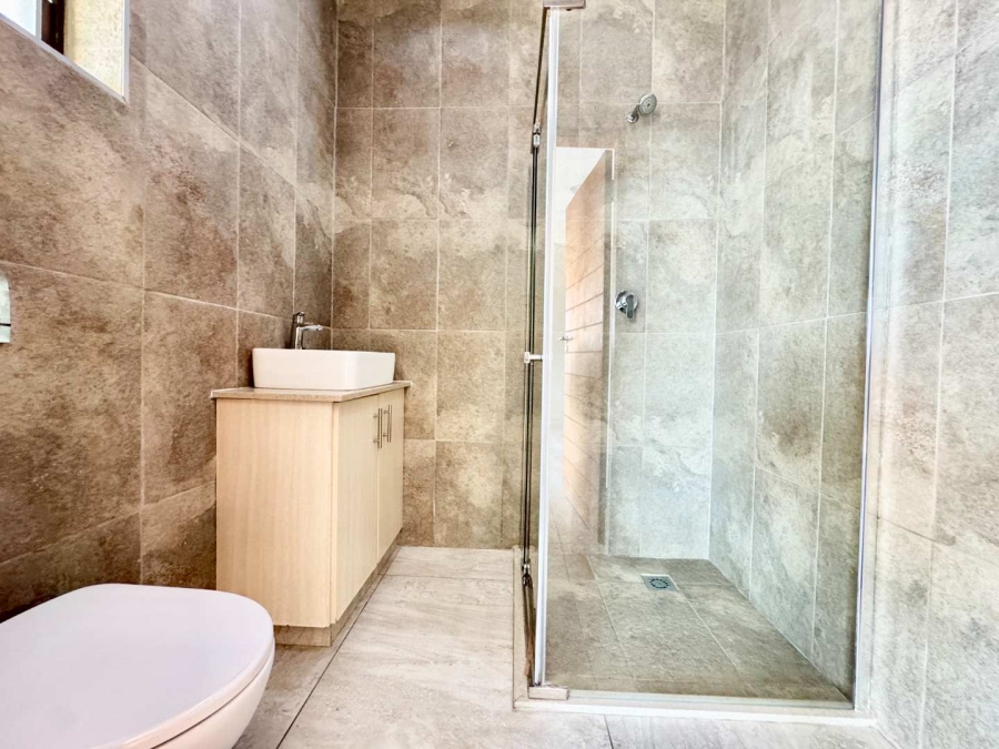 To Let 5 Bedroom Property for Rent in Izinga Ridge KwaZulu-Natal