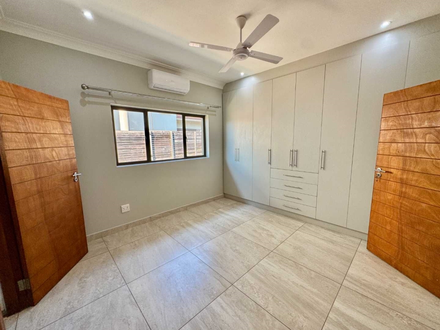 To Let 5 Bedroom Property for Rent in Izinga Ridge KwaZulu-Natal