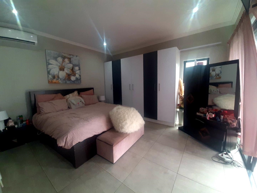 5 Bedroom Property for Sale in Palm Lakes Estate KwaZulu-Natal